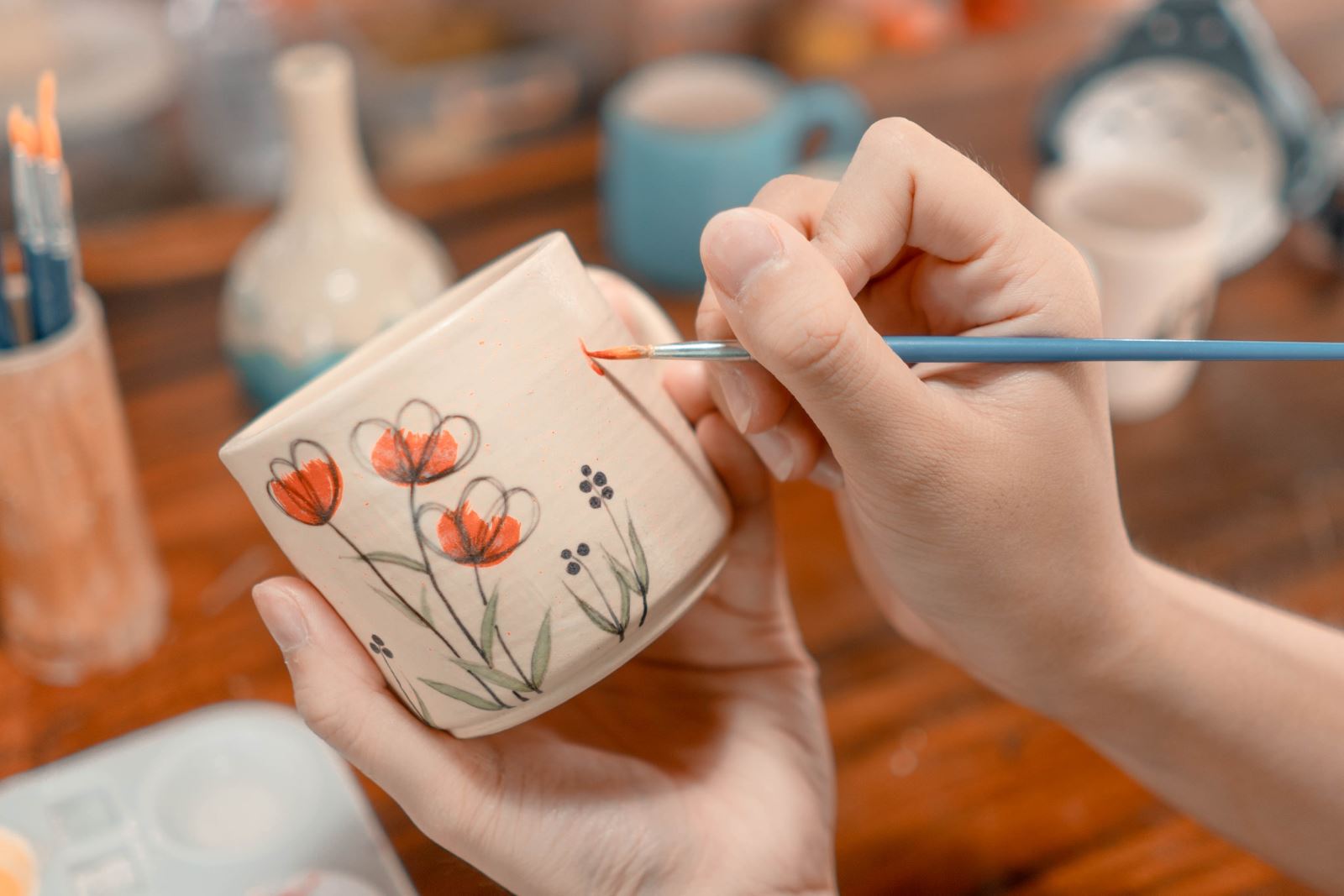 Vẽ sáng tạo trên gốm