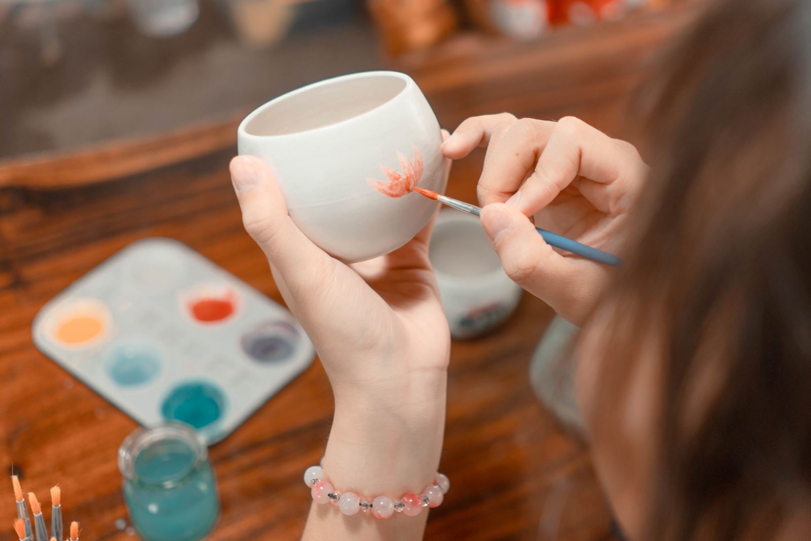Vẽ sáng tạo trên gốm