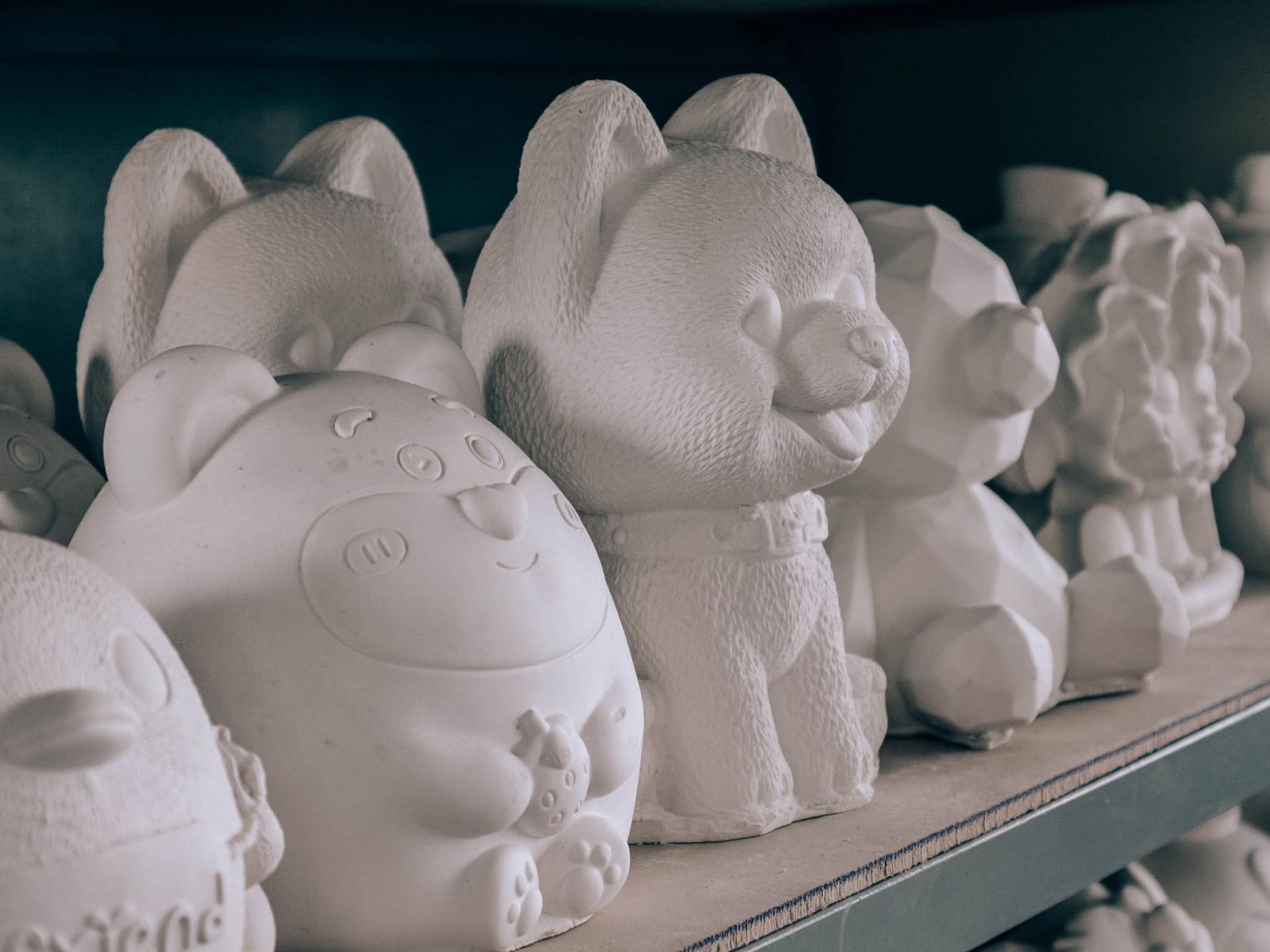 Hoá thân vào nghệ nhân tại làng nghề rót khuôn tượng thạch cao Nhân Trí Dũng