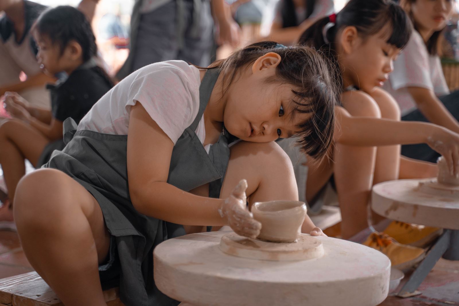 Học Làm Gốm Bát Tràng Giữa Lòng Quận 7 - Tin Tức - Nhân Trí Dũng