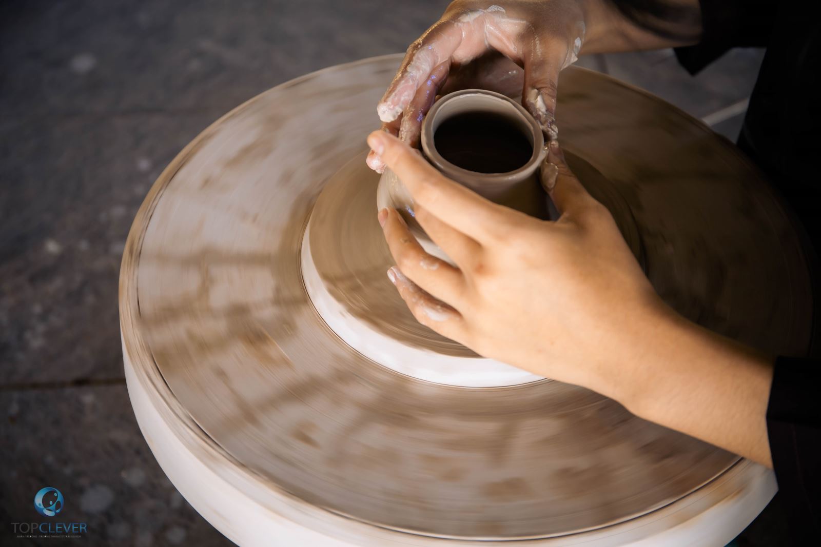 Cùng Nhân Trí Dũng ghé thăm làng gốm Sài Gòn