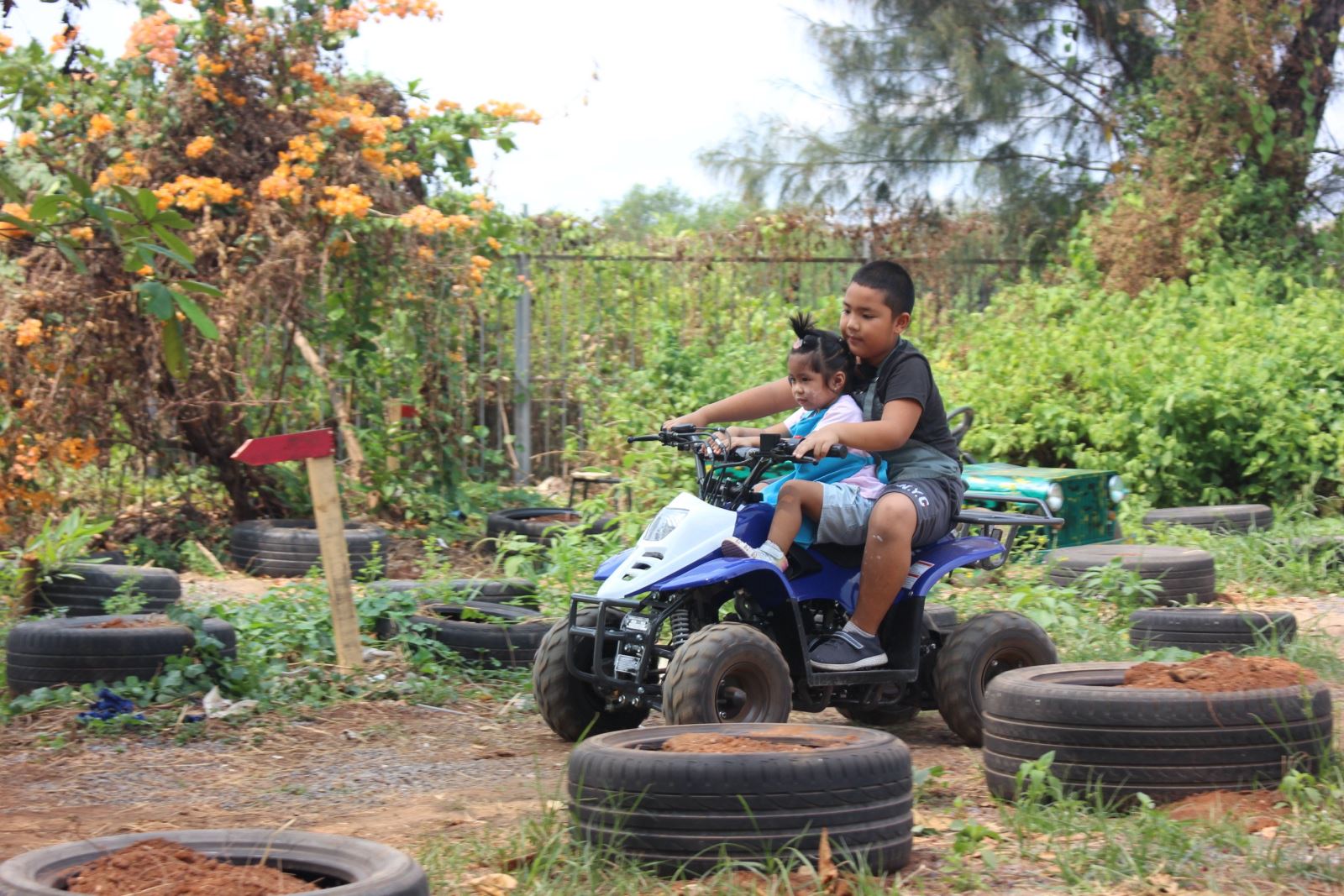 Chơi Xe Địa Hình Tại Một Địa Điểm HOT Dành Cho Mọi Lứa Tuổi