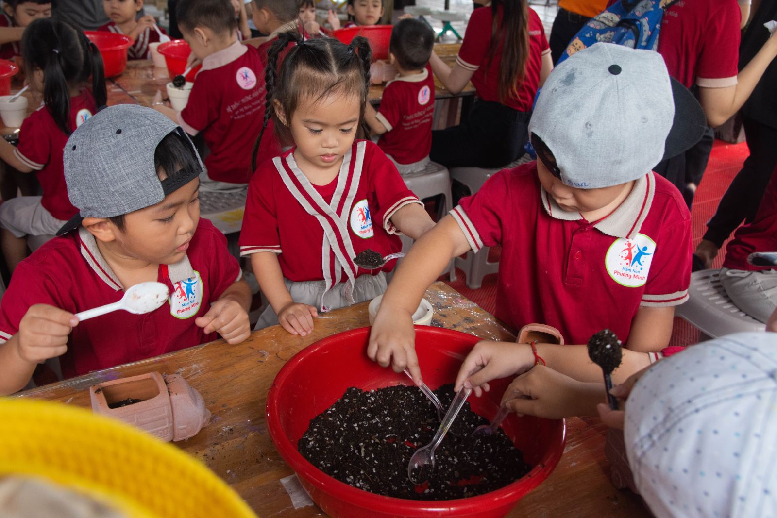 Theo Chân Hơn 100 Bé Trường Mầm Non Phương Minh Đến Nhân Trí Dũng Xem Có Gì